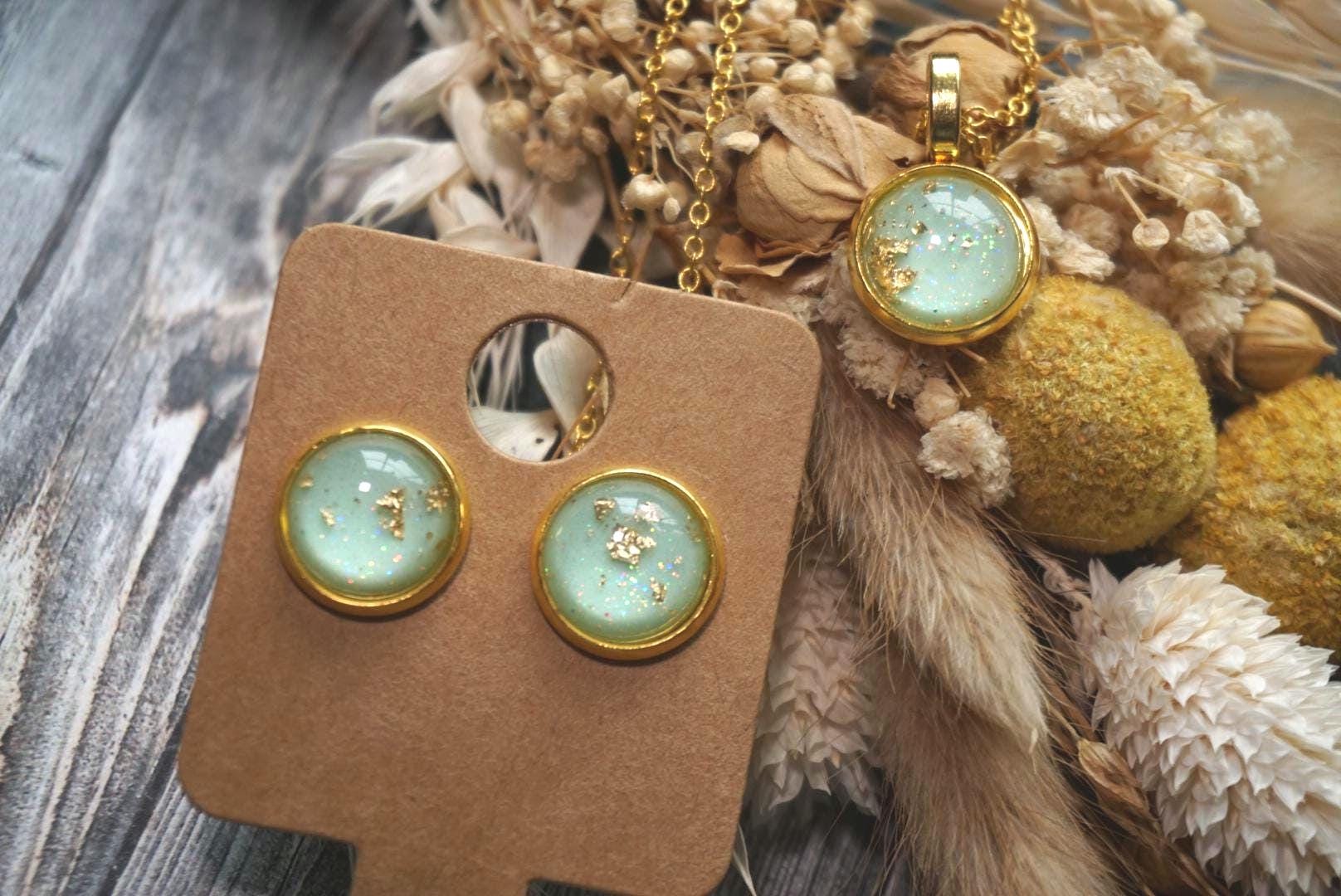 Handgemachtes Schmuckset "Mint" - Anhänger, Kette Und Ohrstecker Aus Kunstharz von GeoJewelryBySilvi