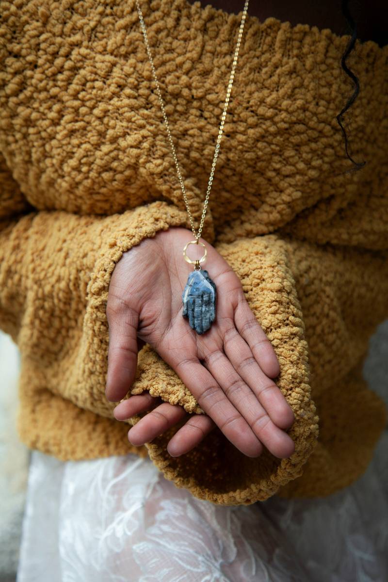Hand Halskette ~ Larvikit Schutz Anhänger An Langer Vergoldeter Kette Handmade in Philadelphia Evil Eye von GeoMetricGem