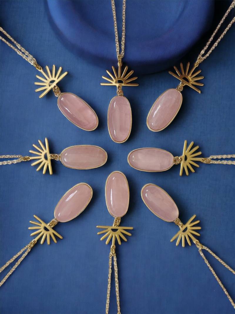 Harlow Halskette ~ Rosenquarz Vergoldete Kette Messing Sonnenstrahlen Oval Rosa Edelstein Minimal Anhänger Geburtstagsgeschenk von GeoMetricGem