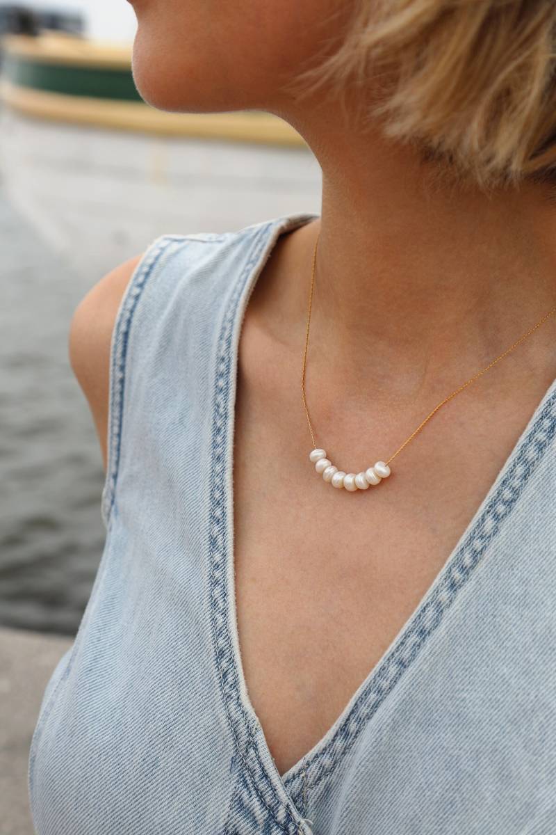 Haven Perlenkette ~ Zarte Einstrang Vergoldete Edelstahlkette Geburtstagsgeschenk Moderner Schmuckhalsreif von GeoMetricGem