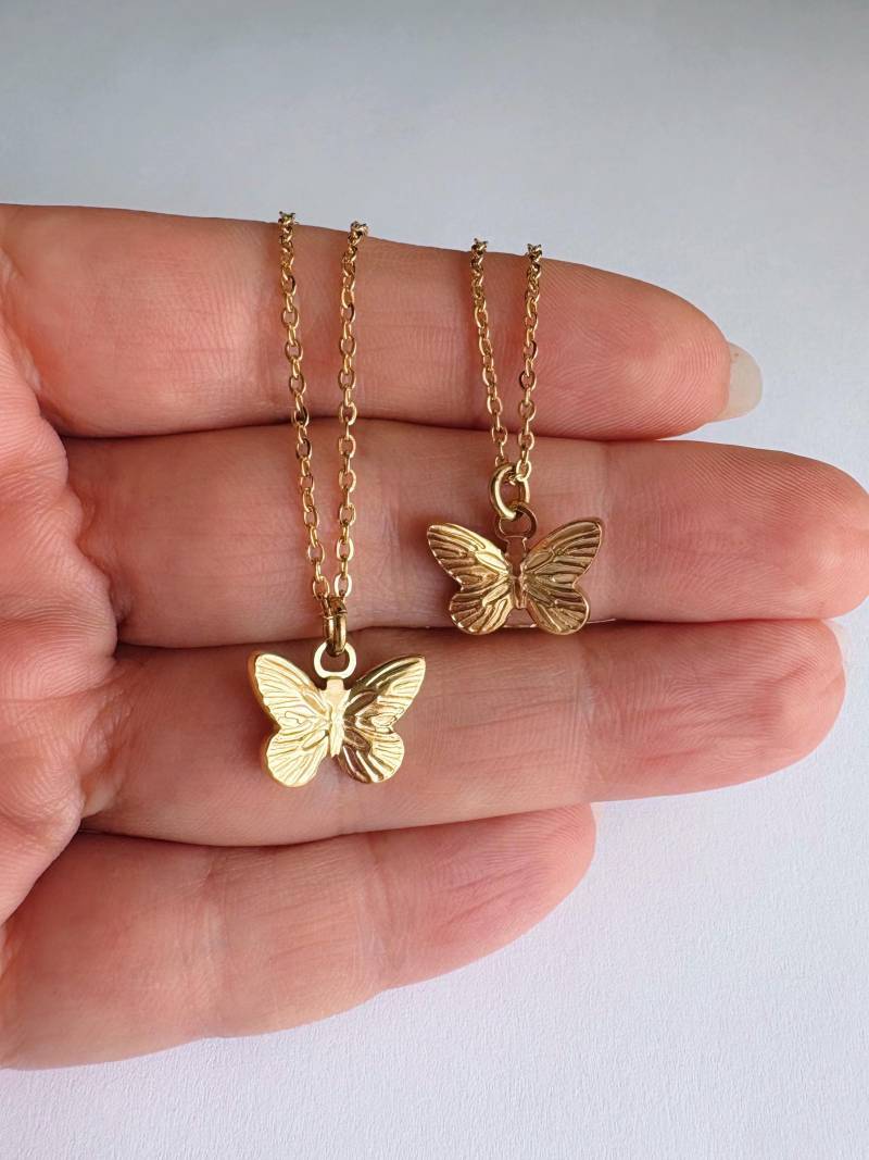 Schmetterlings-Halskette ~ 18K Vergoldeter Edelstahl-Zarter Charme-Anhänger 16 " - 18" Kette Handgemacht in Philadelphia Philly von GeoMetricGem