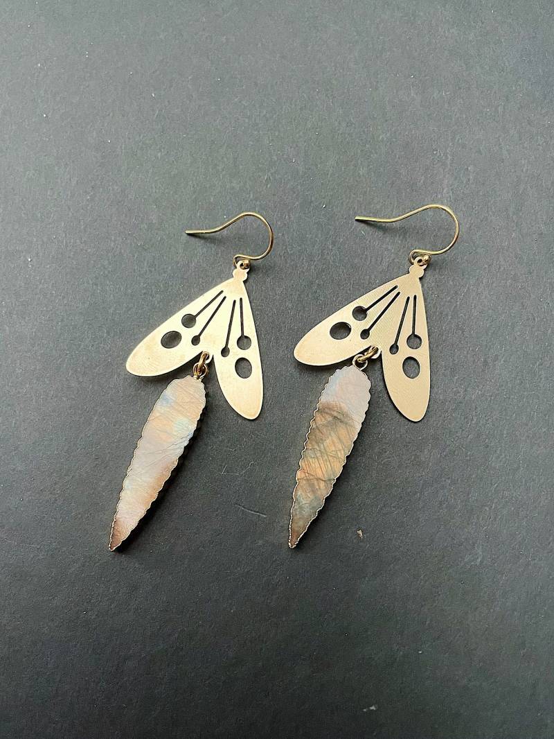 Wacholder Ohrringe ~ Messing Motte & Labradorit Spike Statement Handgemachter Schmuck von GeoMetricGem