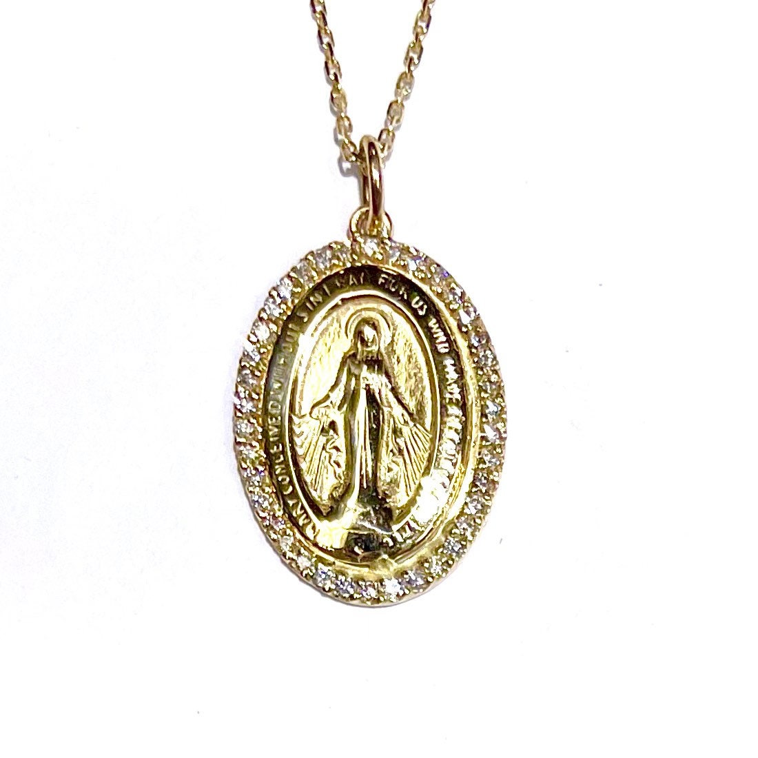 Mid Diamond Mary Medaillon in 14K Gold von GeorgeTheJeweler