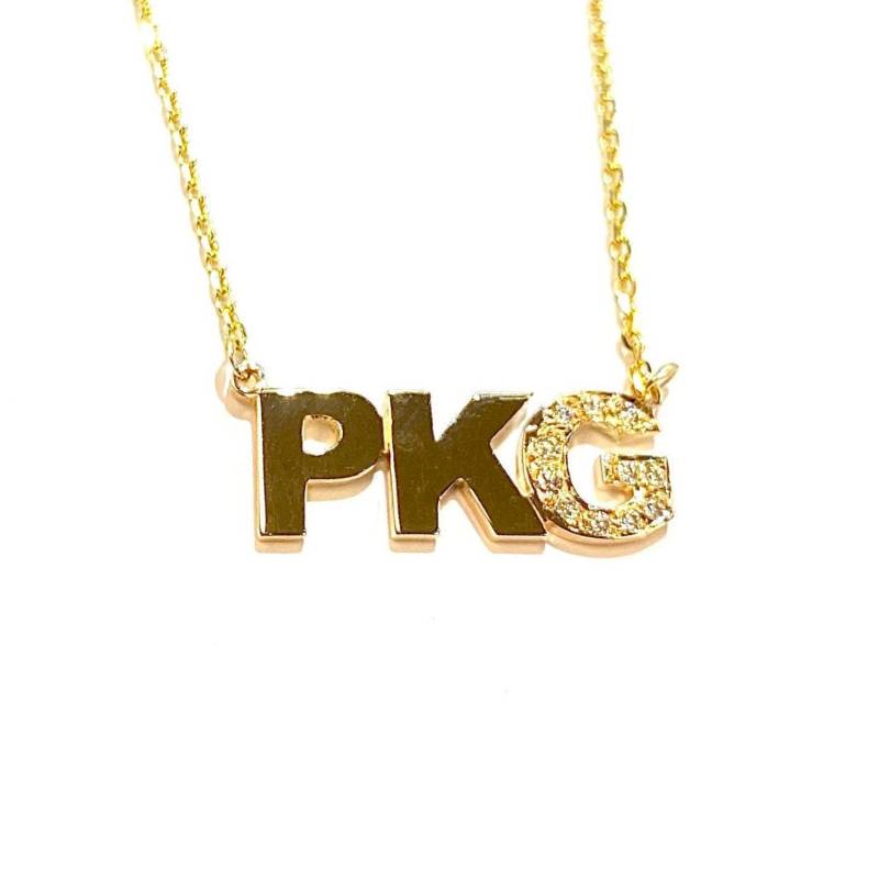 Mini Dreifach Initiale Mit Single Diamond Letter Halskette in 14K Gold von GeorgeTheJeweler