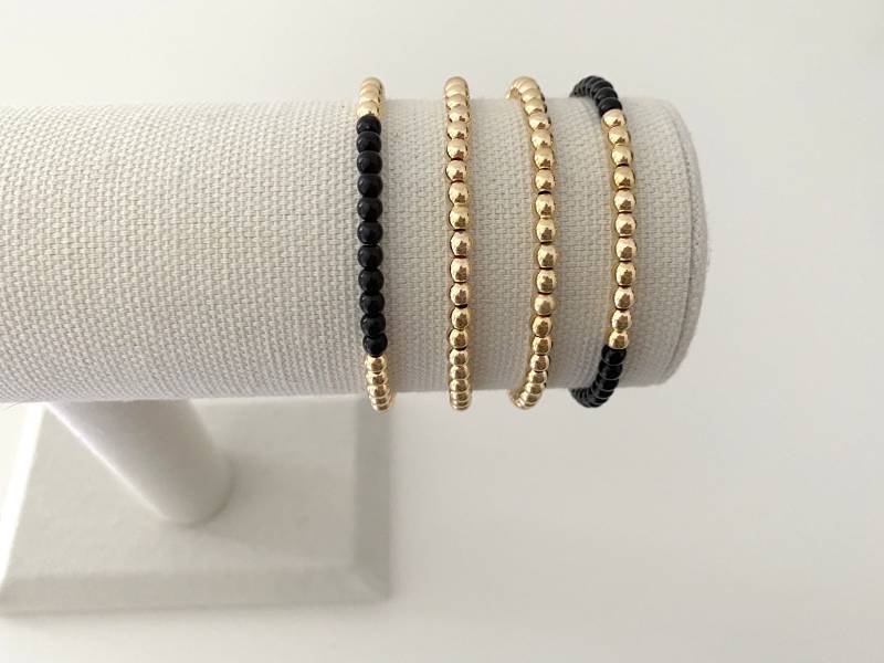Color Block Zarte Stapeln Armbänder | 14K Gold Perlenarmband Zwei Armband Set Perlenarmbänder Stapelarmbänder von GeorgiaLayneCo