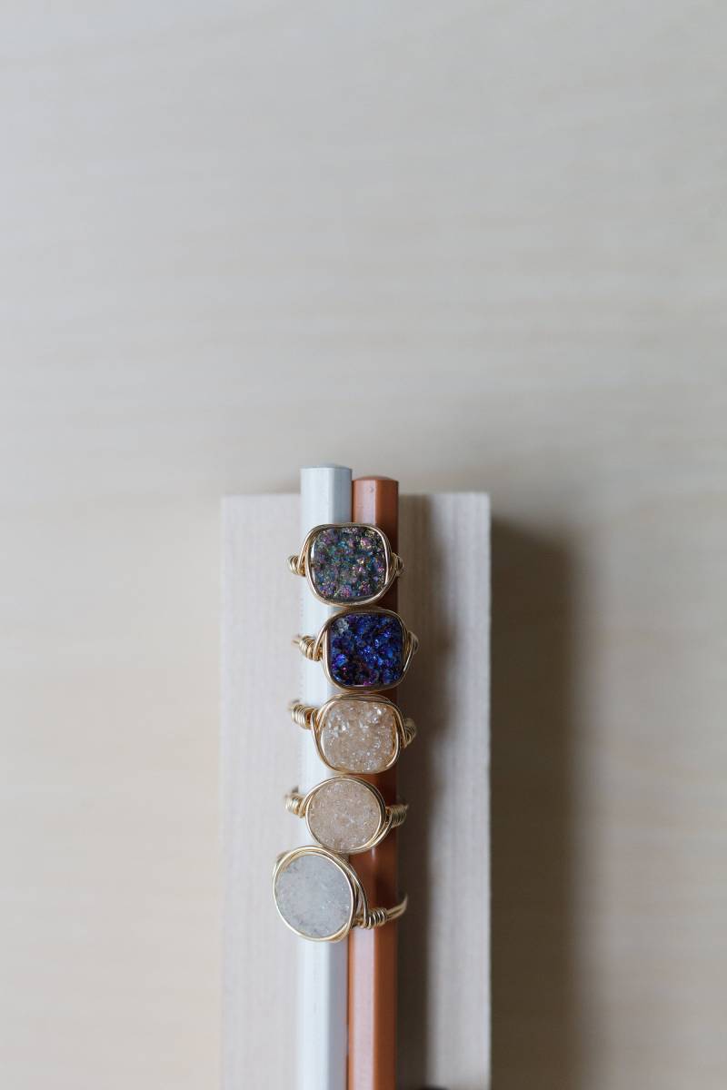 14K Gold Filled Ring, Draht Gewickelt Roh Druzy Ringe, Edelstein Großer Statement Ring 14K Gold Filled Ring, Draht Gewickelt Roh Druzy Ringe, Edelstein Großer Statement Ring von GeorgiaMarieDesigns
