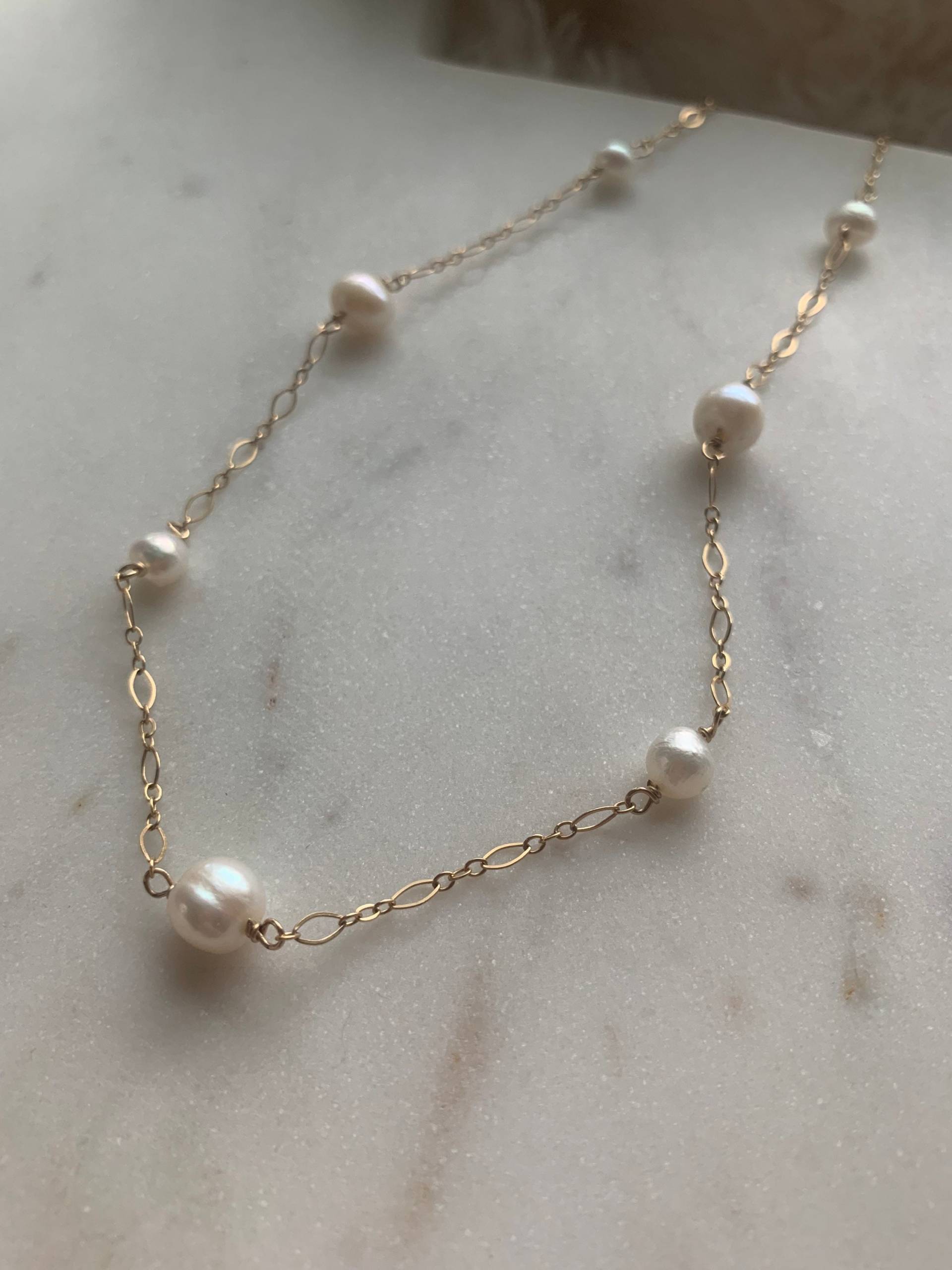 14K Gold Filled Und Perlenperlen Halskette Weiße Perlen Satelliten Boho Braut Geschenke Für Sie von GeorgiaMarieDesigns