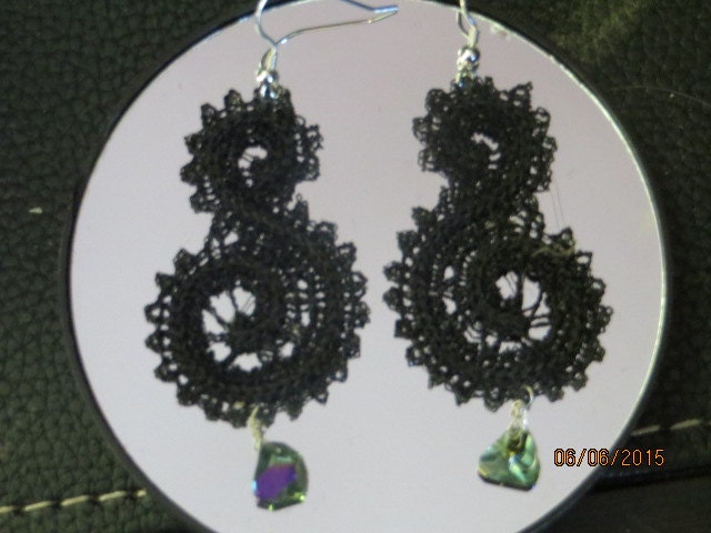 Gestickte Spitzen Paisley Ohrringe Gestickte Spitzen Paisley Ohrringe von GeorgiaPeachBotique