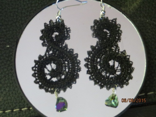 Gestickte Spitzen Paisley Ohrringe Gestickte Spitzen Paisley Ohrringe von GeorgiaPeachBotique