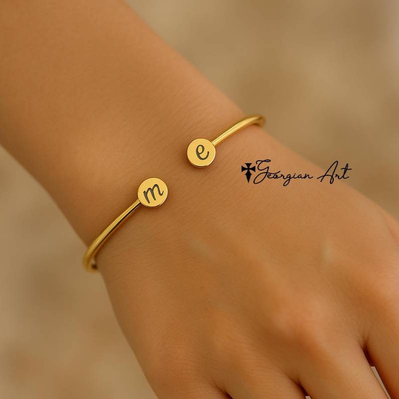14K Massivgold Oder Sterling Silber Individuell Gravierte Disc-Armband Mit Personalisierten Initialen in Gelb Weißgold, Sie & Ihn, Kinder Initialen von GeorgianArtDesigns