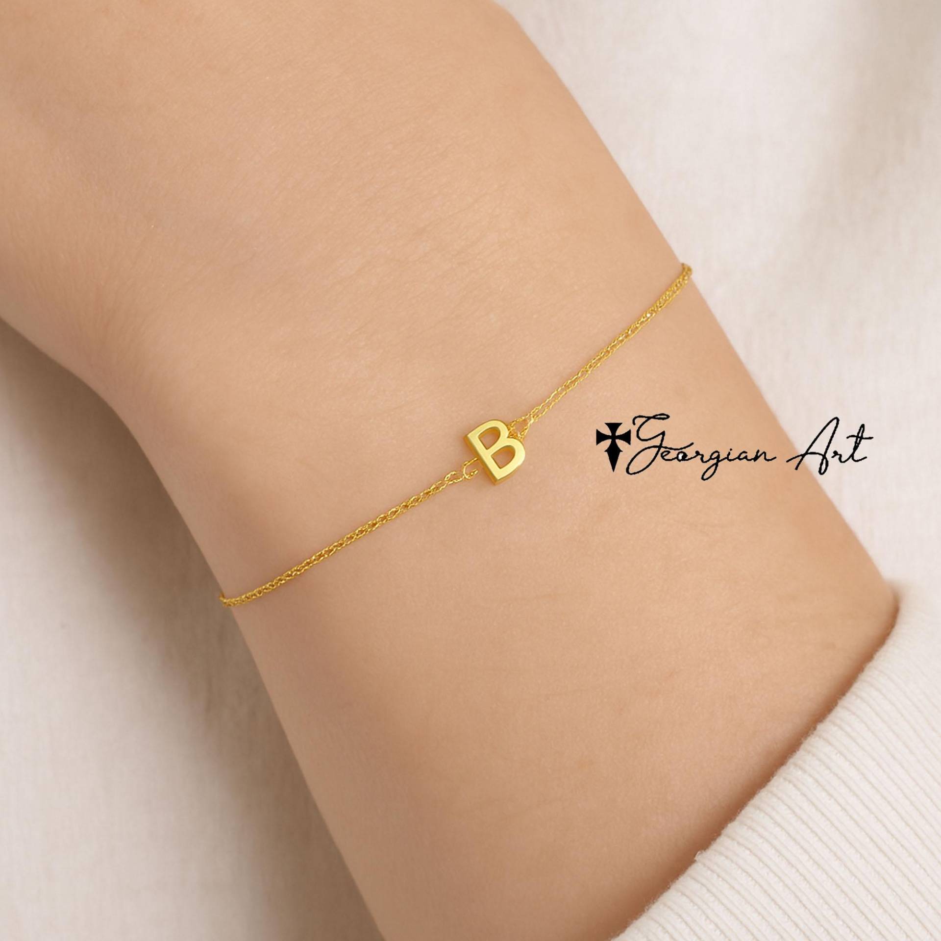 Personalisiertes Mini Initial Armband Mit Verstellbarem Verschluss Aus 14K Massivgold von GeorgianArtDesigns