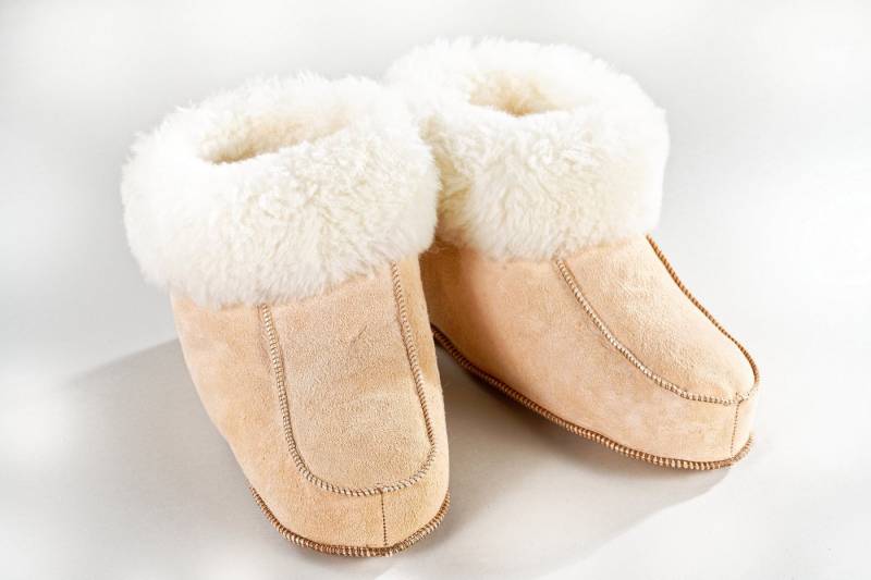 Gerberei Trautwein Manufaktur Schwarzwälder Pantoffeln aus Lammfell in EU Einheitsgrößen 39-45 Hüttenschuhe Warme Schaffell Hausschuhe Herren & Damen Gerberei Trautwein Manufaktur Schwarzwälder Pantoffeln aus Lammfell in EU Einheitsgrößen 39-45 Hüttenschuhe Warme Schaffell Hausschuhe Herren & Damen von Gerberei Trautwein Manufaktur