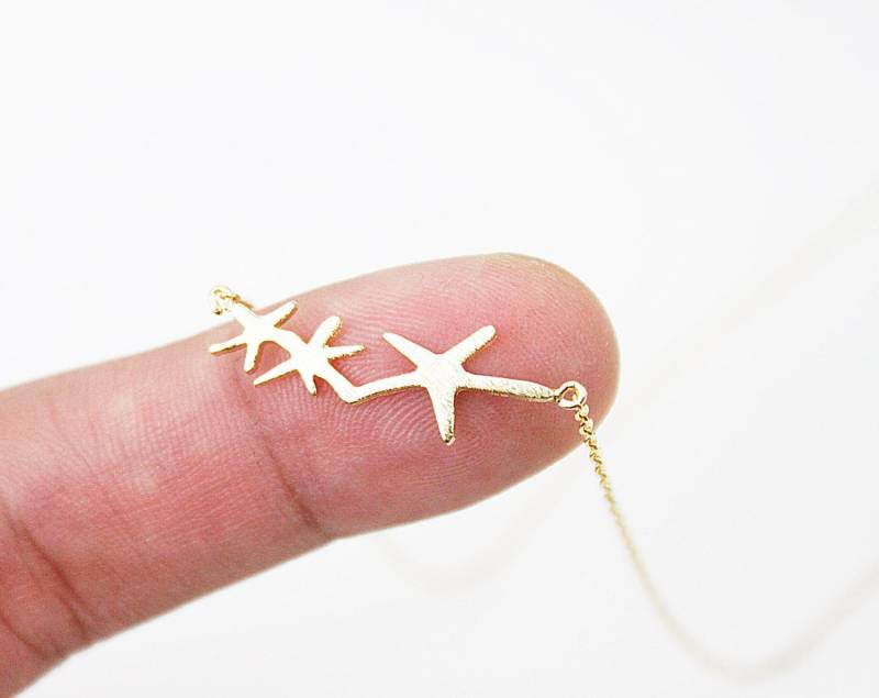 Drei Seesterne Halskette - Zierlicher Ozean Inspirierter Schmuck Gold Oder Silber Strand Liebhaber Geschenk Sea Life Charm Drei Seesterne Halskette - Zierlicher Ozean Inspirierter Schmuck Gold Oder Silber Strand Liebhaber Geschenk Sea Life Charm von Gerizim