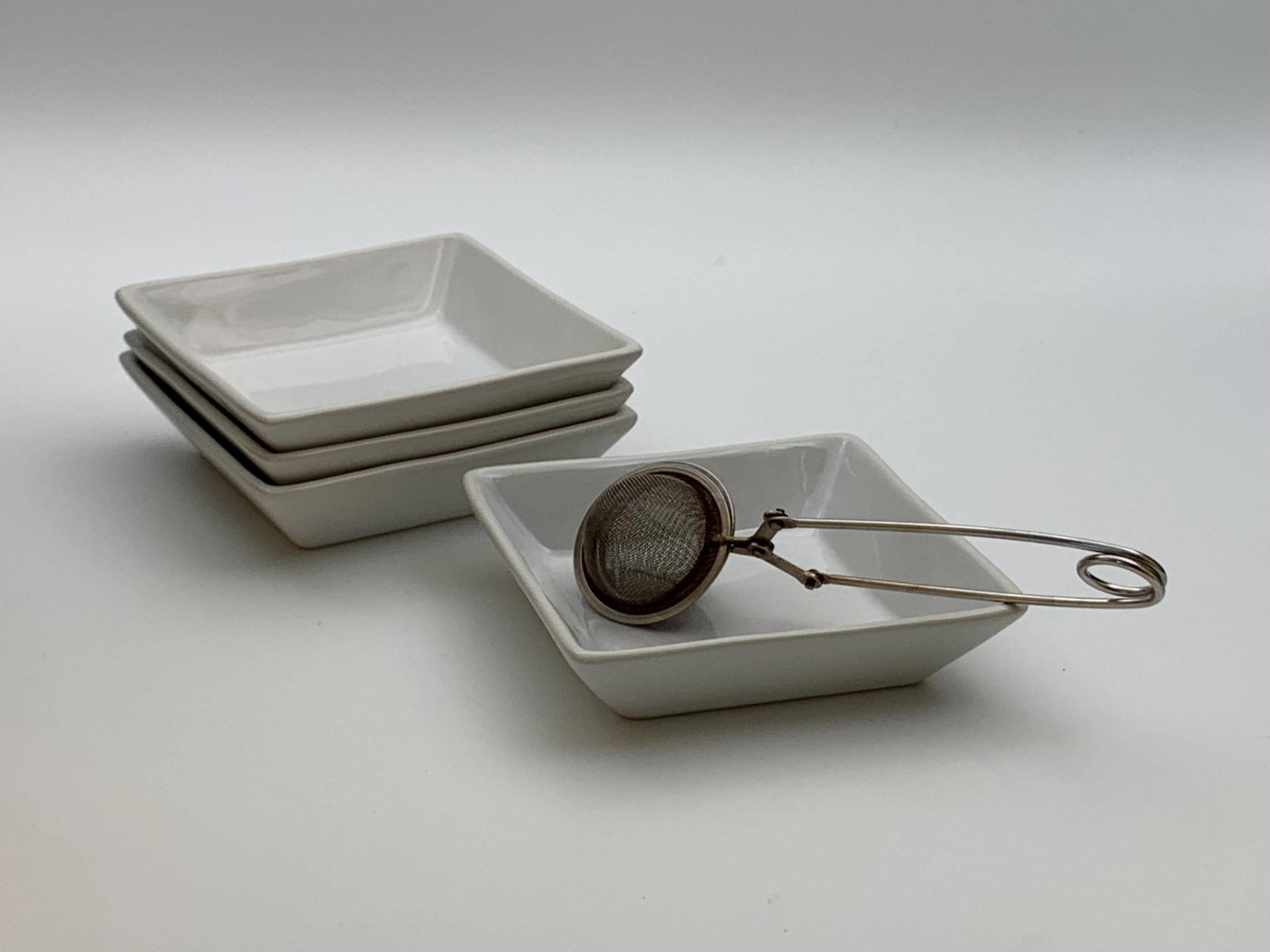 4 Kleine Porzellanschalen/Vintage Teebeutelhalter, Dipschälchen, Ringschale, Seifenschale, Schmuckschale, Teller, Tellerchen, Schälchen von Gernewieder