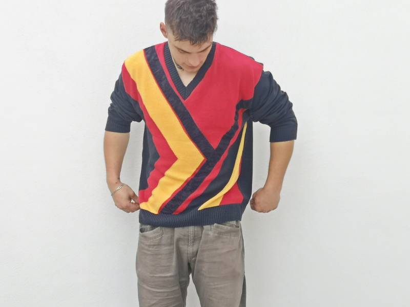 90Er Vintage Pullover/Anthrazitfarben Mit Rot Und Gelb Gr. M V-Ausschnitt Basic von Gernewieder