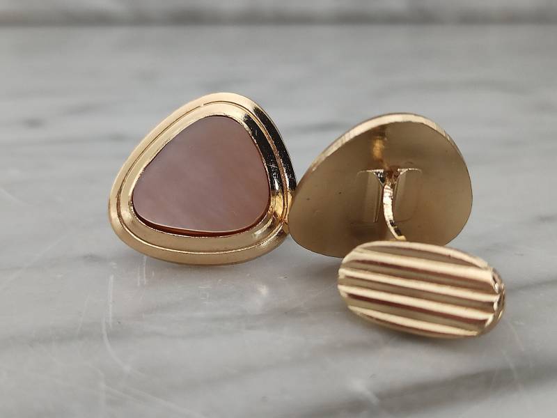 Alte Manschettenknöpfe/Vintage Modeschmuck Gold Und Perlmutt von Gernewieder