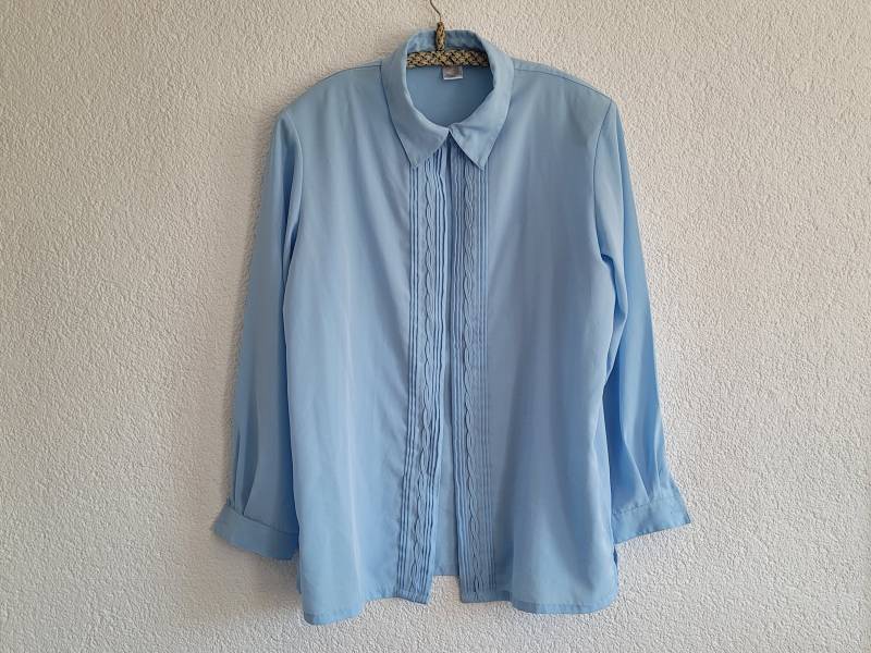 Hellblaue Vintage Bluse/Offene Hemdbluse Mit Schulterposter Gr. L Oder Xl Mode von Gernewieder