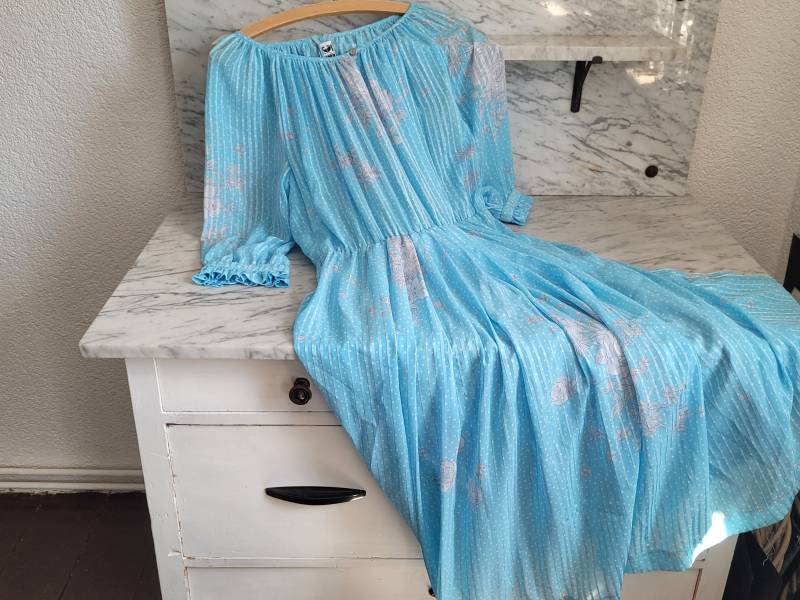 Hellblaues Vintage Kleid/Retro Midi-Kleid G. M - L Mode 1990Er Fink Modell von Gernewieder