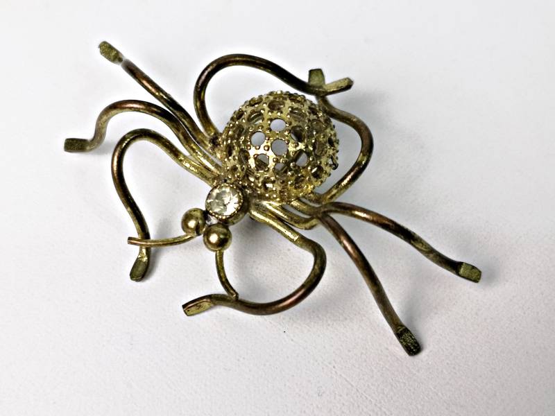Vintage Brosche in Spinnenform Mit Klarem Strassstein/Alter Schmuck Pin Modeschmuck Der 60Er Jahre Mid Century von Gernewieder