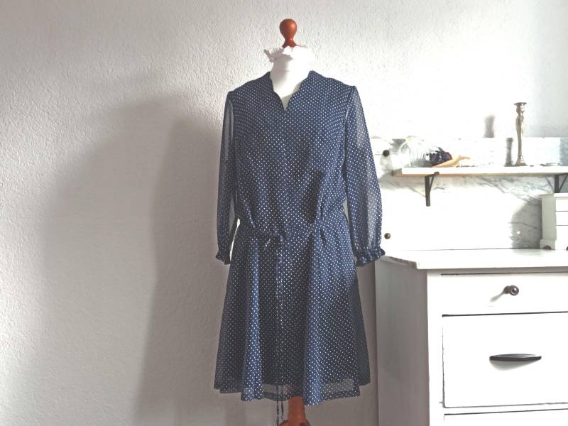 Vintage Chiffonkleid/Retro Kleid Pünktchen Gr. 50 Blaues Chiffon Mit Unterkleid Midi Mode Esco - Spezial Berlin von Gernewieder