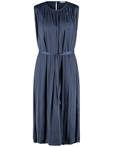 Gerry Weber Damen Fließendes Plisseekleid mit Taillenband ärmellos, überschnittene Schultern unifarben knieumspielend Indigo 40 von Gerry Weber