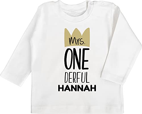 Baby Langarmshirt - 1. Geburtstag - Mrs Onederful - zum Ersten mit Wunsch Name - 12/18 Monate - Weiß - Clothes 1 Year erstes Jahr one Birthday Old Boy Outfit einjähriges mädchen von Geschenk mit Namen personalisiert by Shirtracer