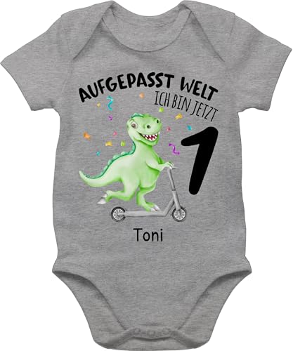 Baby Body Junge Mädchen - Aufgepasst Welt Ich bin jetzt 1 Dino I 1. Geburtstag Dinosaurier - 12/18 Monate - Grau meliert - jahr outfit erster strampler 1.geburtstag jährige babybody von Geschenk mit Namen personalisiert by Shirtracer