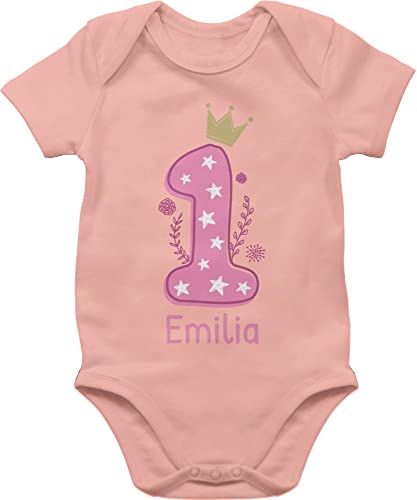 Baby Body Junge Mädchen - 1. - Ich bin eins I Geburtstag ein Jahr alt - 12/18 Monate - Babyrosa - geburtstagsoutfit 1.geburtstag outfit 1 1st birthday zahl babysachen gift year old erster strampler von Geschenk mit Namen personalisiert by Shirtracer