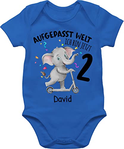 Baby Body Junge Mädchen - Aufgepasst Welt Ich bin jetzt 2 Elefant mit Name I Geldgeschenk zum zweiten Geburtstag I 2. Geburtstag - 18/24 Monate - Royalblau - jahre outfit zwei jährige von Geschenk mit Namen personalisiert by Shirtracer