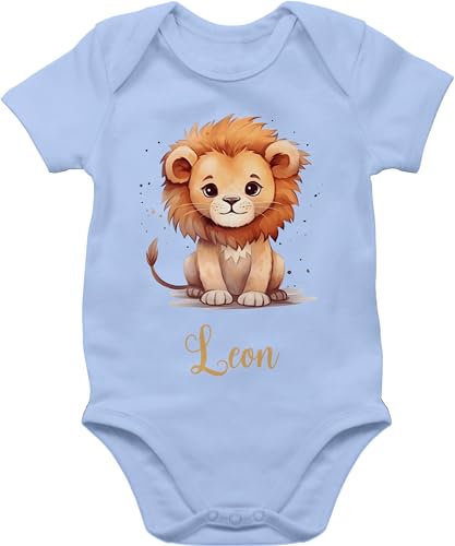 Baby Body Junge Mädchen - Süßer Löwe mit Name personalisiert I Löwen Geschenk I Zootiere I König der Tiere I Leu - 6/12 Monate - Babyblau - strampler babygeschenk leo löwenmotiv leon kurzarm von Geschenk mit Namen personalisiert by Shirtracer
