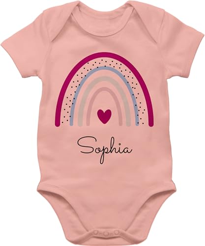 Baby Body Junge Mädchen - Regenbogen Regenbögen - 6/12 Monate - Babyrosa - personalisierter personalisierte rainbow sophia strampler für name herz jungen geburt und für von Geschenk mit Namen personalisiert by Shirtracer