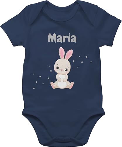 Baby Body Junge Mädchen - Süßer Hase Hasen Hasenmotiv Rabbit Langohr - 3/6 Monate - Navy Blau - osterhase personalisierter strampler name für hasenliebhaber oster waldtiere custom osterhasen von Geschenk mit Namen personalisiert by Shirtracer