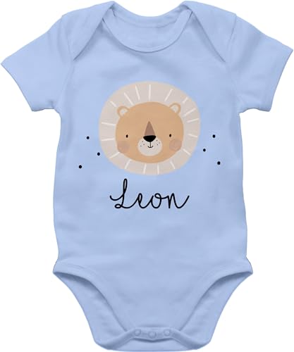 Baby Body Junge Mädchen - Süßes Löwenmotiv Geschenk Löwe Geschenke Löwen I König der Tiere - 1/3 Monate - Babyblau - personalisierter strampler babygeschenk leo tier leon babybody body, lion von Geschenk mit Namen personalisiert by Shirtracer