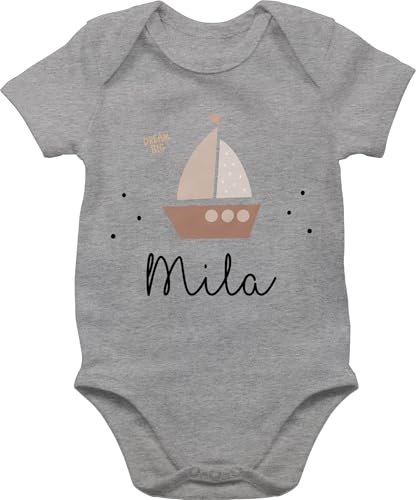 Baby Body Junge Mädchen - Süßes Segelboot Boot Segler - 3/6 Monate - Grau meliert - segler-geschenk und name von Geschenk mit Namen personalisiert by Shirtracer