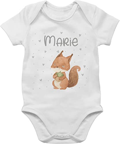 Baby Body Junge Mädchen - Tiere - Eichhörnchen Eichhorn Squirrel - 6/12 Monate - Weiß - tier personalisieren dino personalisierte geschenke kita babykleidung tieren name strampler tiermotiv von Geschenk mit Namen personalisiert by Shirtracer