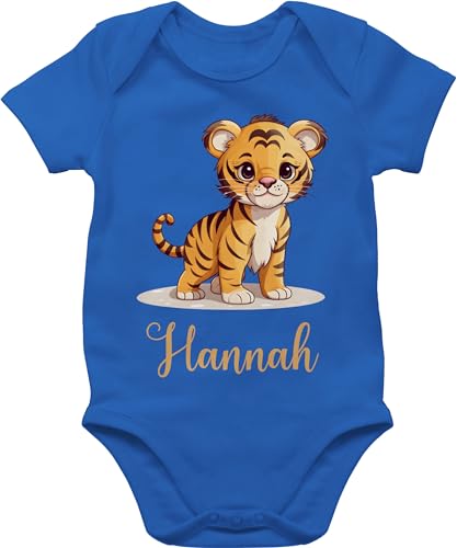 Baby Body Junge Mädchen - Tiger mit Namen - Zootiere Tiermotiv - 12/18 Monate - Royalblau - jungen zur geburt tiger, tigermotiv babystrampler kinderstrampler personalisierte babysachen tigerbaby von Geschenk mit Namen personalisiert by Shirtracer