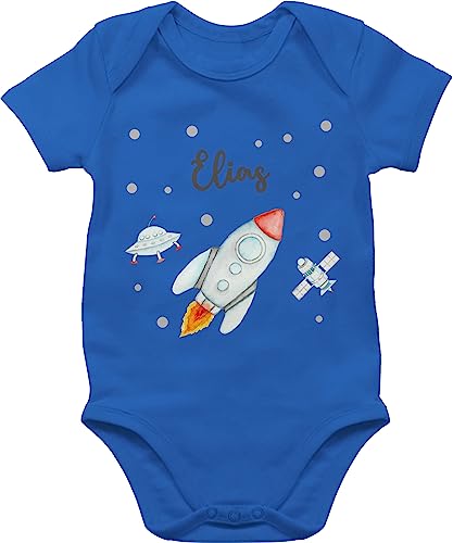 Baby Body Junge Mädchen - Weltall - Rakete mit Name personalisiert I Flugrakete I Raumfahrt I Weltraum I Astronaut Geschenk - 3/6 Monate - Royalblau - astronauten strampler planeten raketen nasa von Geschenk mit Namen personalisiert by Shirtracer