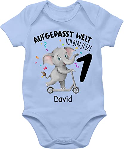 Baby Body Junge Mädchen - 1. Geburtstag - Ich bin jetzt 1 - Aufgepasst Welt - 6/12 Monate - Babyblau - outfit jahr einjährigen 1.geburtstag erster personalisierte für 1-jährigen von Geschenk mit Namen personalisiert by Shirtracer