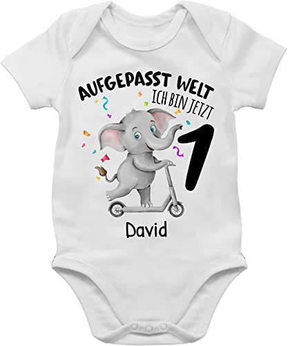 Baby Body Junge Mädchen - 1. - Aufgepasst Welt ich bin jetzt 1 Jahr alt I Erster Geburtstag - 6/12 Monate - Weiß - zum name outfit 1.geburtstag 1st babybody für jährigen jungen von Geschenk mit Namen personalisiert by Shirtracer