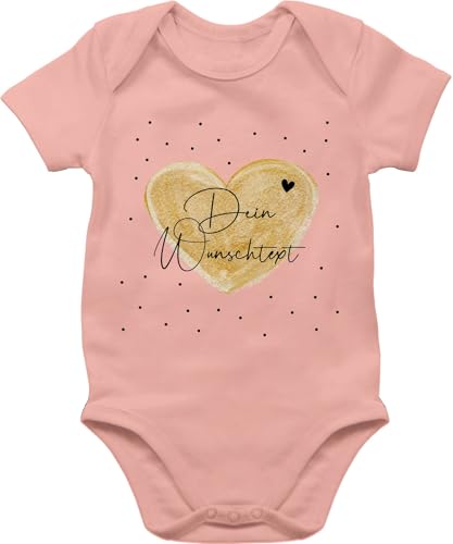 Baby Body Junge Mädchen - Aufdruck selbst gestalten - Dein Wunschtext I Geschenk personalisiert Weihnachten I Vatertag I Muttertag I Geburtstag - 12/18 Monate - Babyrosa - babyparty strampler von Geschenk mit Namen personalisiert by Shirtracer