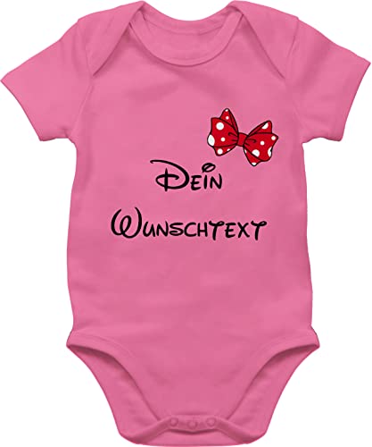 Baby Body Junge Mädchen - Aufdruck selbst gestalten - Wunschtext Schleife - 12/18 Monate - Pink - beby sachen für kleidung name persönlichem text strampler kurzarm schrift personalised gifts von Geschenk mit Namen personalisiert by Shirtracer