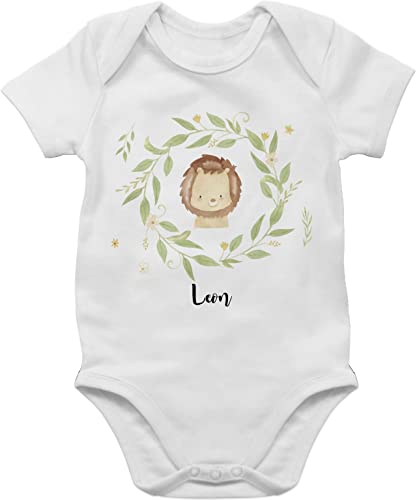 Baby Body Junge Mädchen - Löwen - Süßer Löwe im Blumenkranz und Name - 1/3 Monate - Weiß - strampler tiere kinder body, löwenmotiv lion personalisierte leo tier wunschtext personalisiertes von Geschenk mit Namen personalisiert by Shirtracer