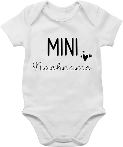 Body Junge Mädchen - Zur - Mini Nachname | Schwangerschaft verkünden Geschenk Geburt Baby - 6/12 Monate - Weiß - babygeschenk personlisiert baby-geschenke neugeborene selbst gestalten bodies von Geschenk mit Namen personalisiert by Shirtracer