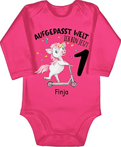 Baby Body langarm Mädchen Junge - 1. Geburtstag - Aufgepasst Welt - Ich bin jetzt 1 - Geburtstagsoutfit Einhorn Ich bin 1 Geschenk 1 Jahr Erste Ersten Geschenkideen Namen - 12/18 Monate - Fuchsia von Geschenk mit Namen personalisiert by Shirtracer