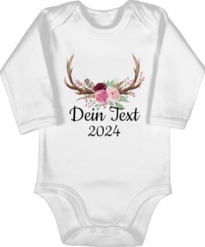 Baby Body langarm Mädchen Junge - Kompatibel Oktoberfest - Dein Text und Geweih - 3/6 Monate - Weiß - tracht hirschgeweih strampler bayrischer abend bayrisch volksfest trachten- von Geschenk mit Namen personalisiert by Shirtracer