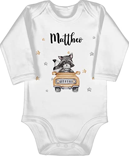 Body langarm Mädchen Junge - Tiere - Süßer Waschbär Rennfahrer Motiv Baby - 3/6 Monate - Weiß - waldtiere personalisierte geschenke waschbären strampler tier babykleidung tieren bodys von Geschenk mit Namen personalisiert by Shirtracer