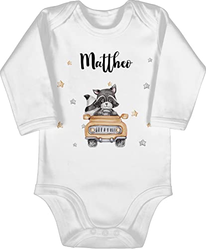 Body langarm Mädchen Junge - Tiere - Süßer Waschbär Rennfahrer Motiv Baby - 3/6 Monate - Weiß - name und tier strampler geschenke tieren personalisierte personalized für personalisieren dino von Geschenk mit Namen personalisiert by Shirtracer