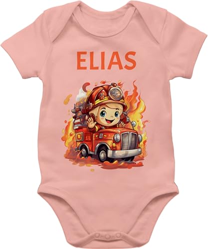Baby Body Junge Mädchen - Feuerwehr - Geschenk Feuerwehrmann mit Name personalisiert I Löschfahrzeug Motiv - 3/6 Monate - Babyrosa - feuerwehrbody feuerwehrauto auto strampler von Geschenk mit Namen personalisiert by Shirtracer
