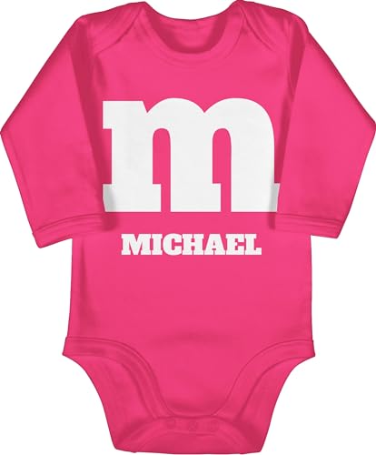 Baby Body langarm Mädchen Junge - Karneval Fasching - M Kostüm mit anpassbarem Namen I M und M I M&M - 3/6 Monate - Fuchsia - karnevals name langarmbody faschings fünfte jahreszeit von Geschenk mit Namen personalisiert by Shirtracer