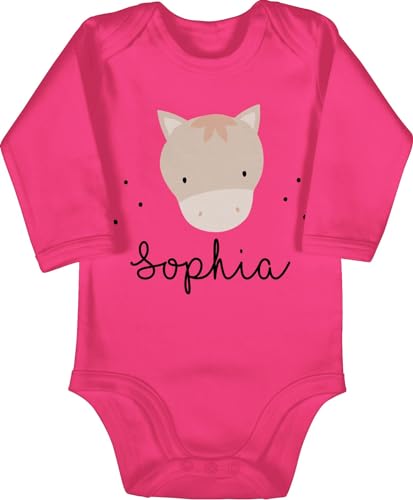 Baby Body langarm Mädchen Junge - Süßes Pferdemotiv Pferd Pferde - 3/6 Monate - Fuchsia - reit sachen strampler pferdesport babykleidung geschenke für pferdefans babystrampler pferdeherz von Geschenk mit Namen personalisiert by Shirtracer
